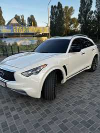 Продам infiniti QX70