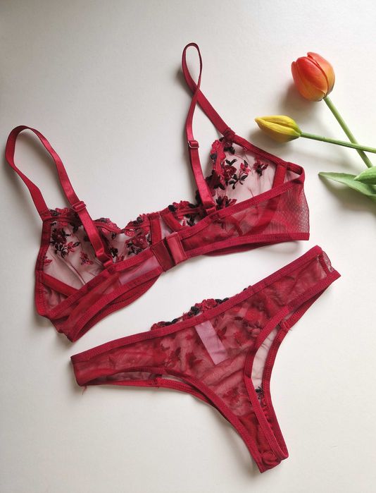 Zmysłowy czerwony komplet bielizny z haftem kwiatowym, S walentynki