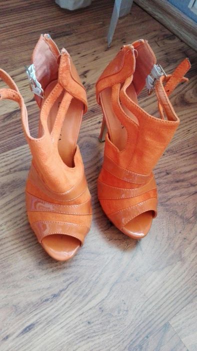 Rude/pomarańczowe szpilki sandały