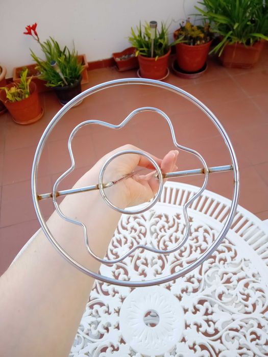 Suporte metálico para papel higiénico