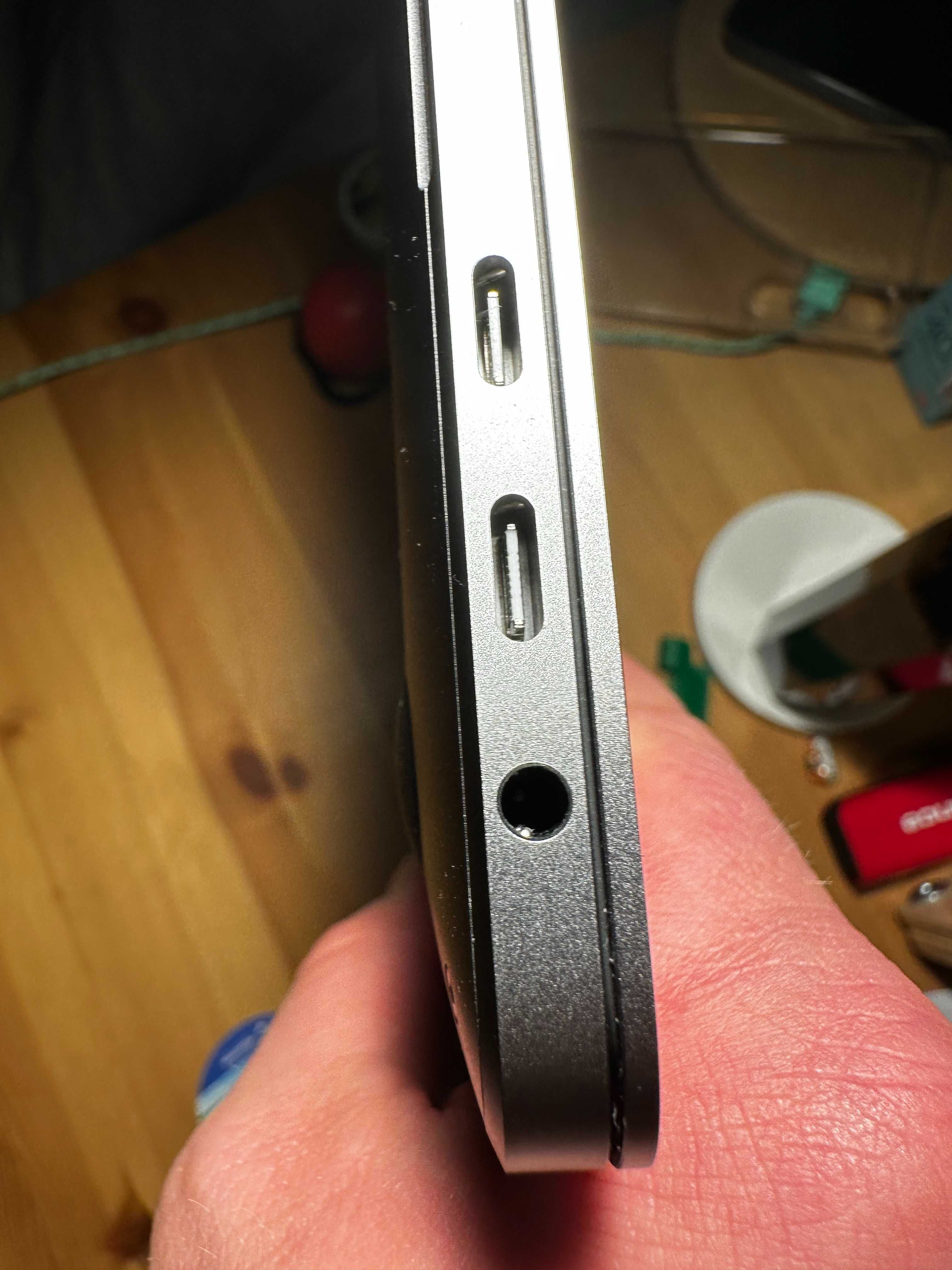 MacBook Pro 13 cali - Moc i Elegancja w Kompaktowym Wydaniu!
