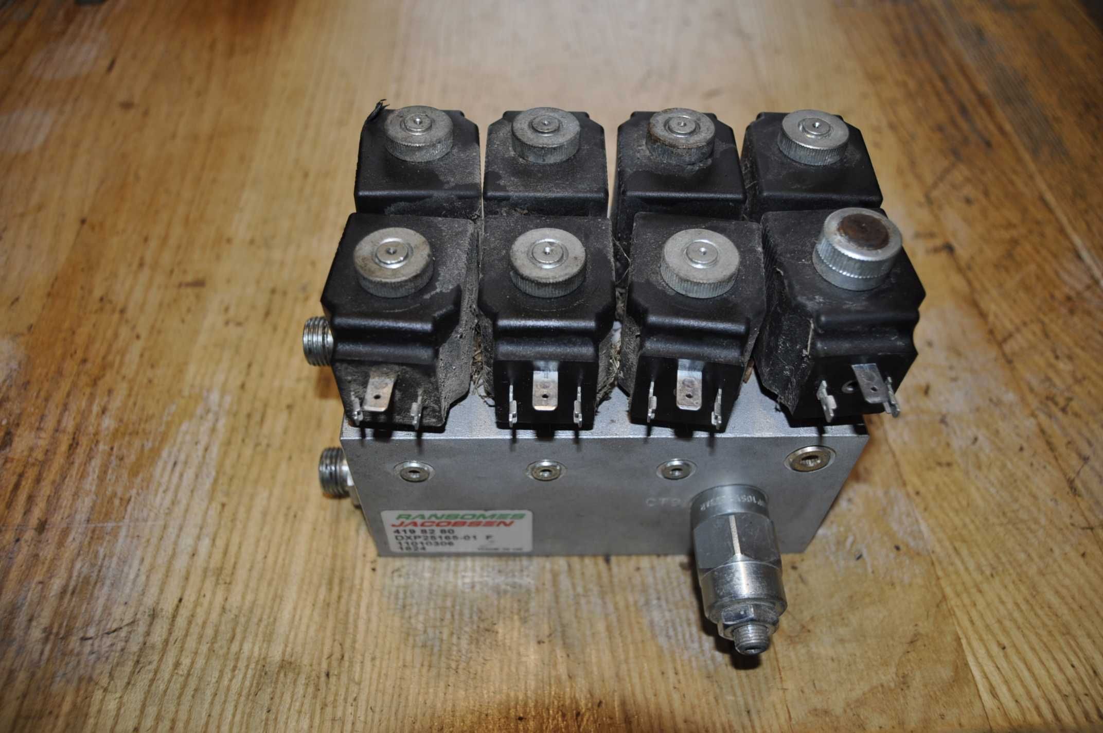 Kosiarka Ransomes , Jacobsen rozdzielacz hydrauliczny z elektrozaworam