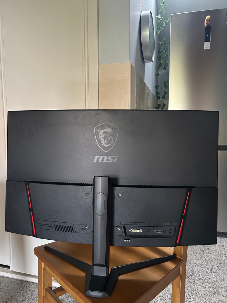 Monitor MSI 32”, 165hz, FullHD, Curved