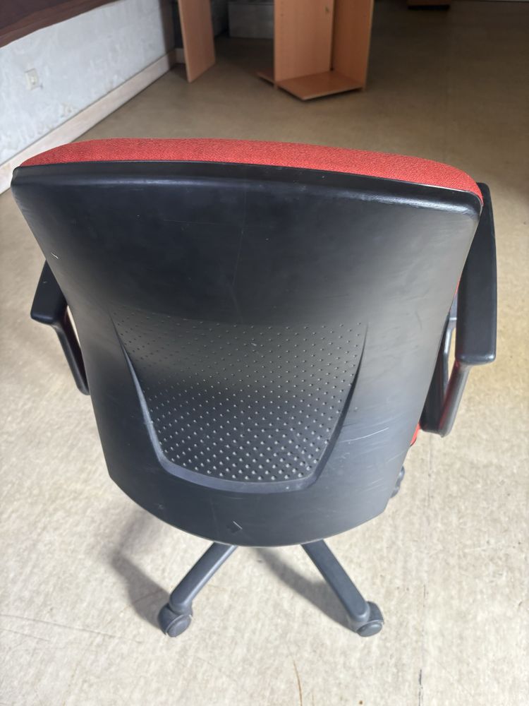 Cadeira de escritorio com rodas