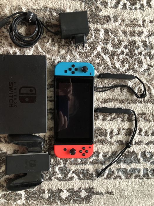 Nintendo Switch неоновий червоно-синій