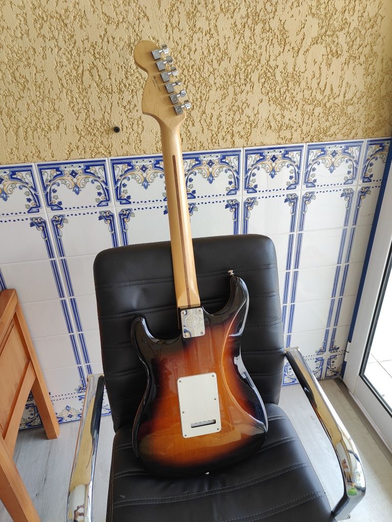 Vendo GUITARRA elétrica FENDER American Special Strat MN 2CS 60 years