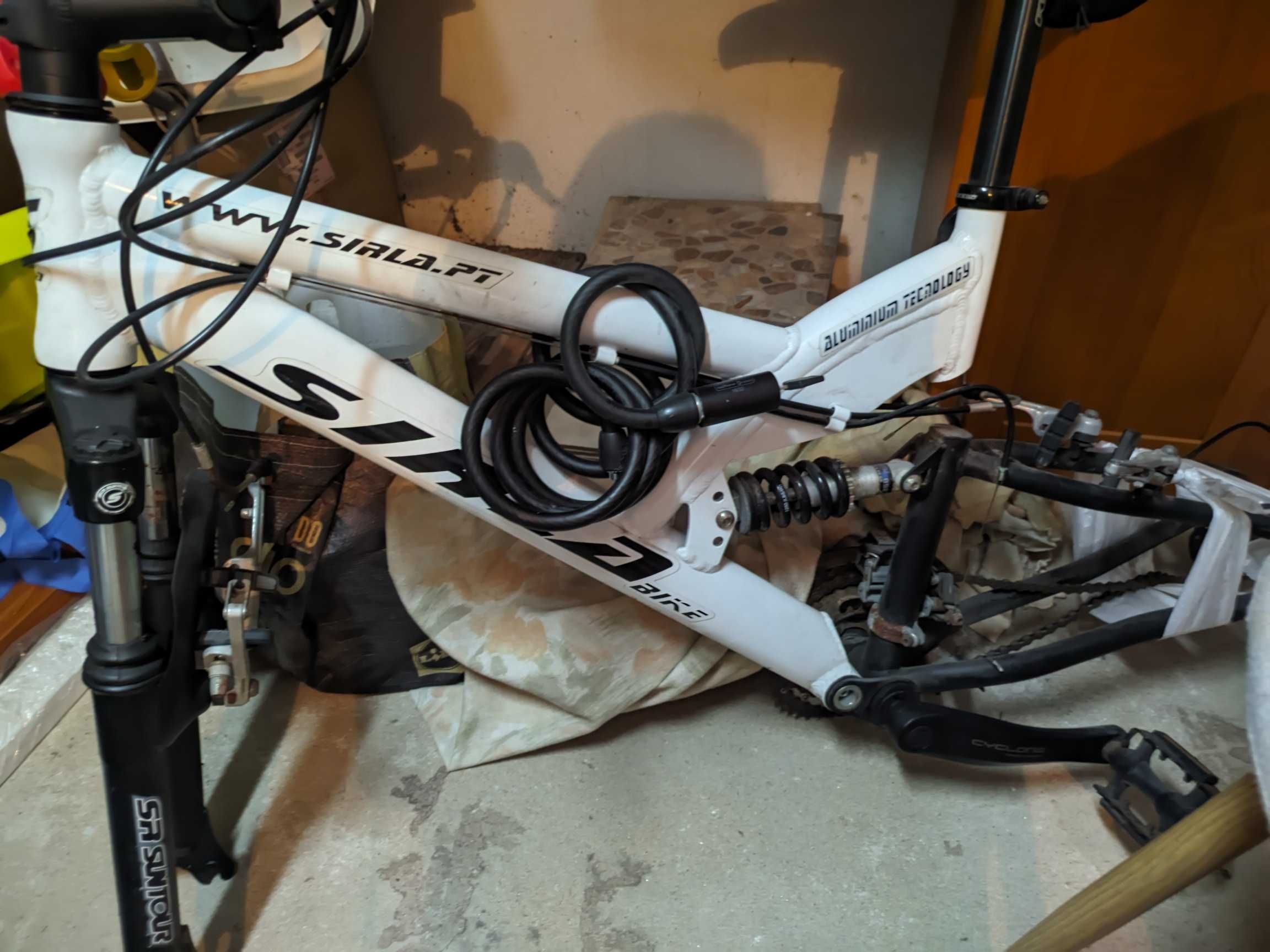 Bicicleta sem pneus sirla