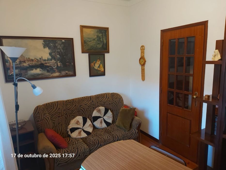Arrendo moradia de familia no Bairro da madre de Deus