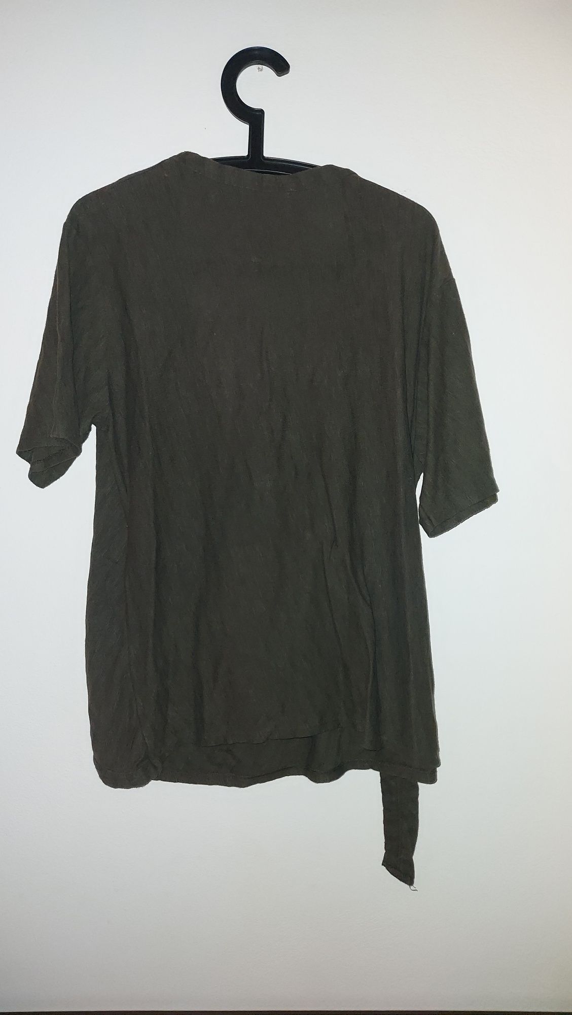 2 camisolas tamanho L - uma da Zara e t-shirt manga cava Bershka