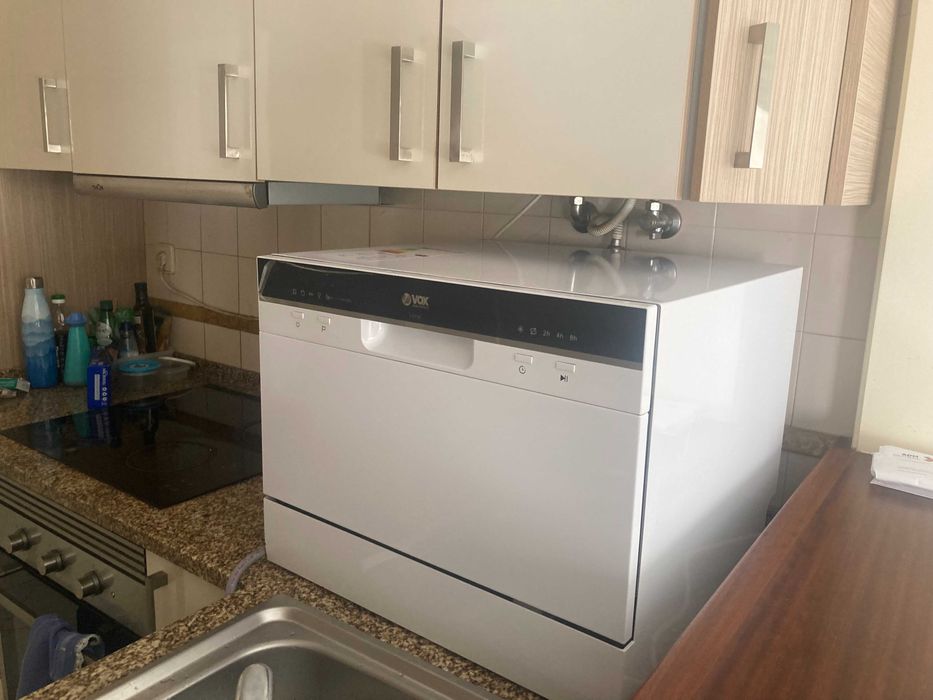 Máquina de lavar loiça VOX LCT8F Compacta, muito pouco uso.