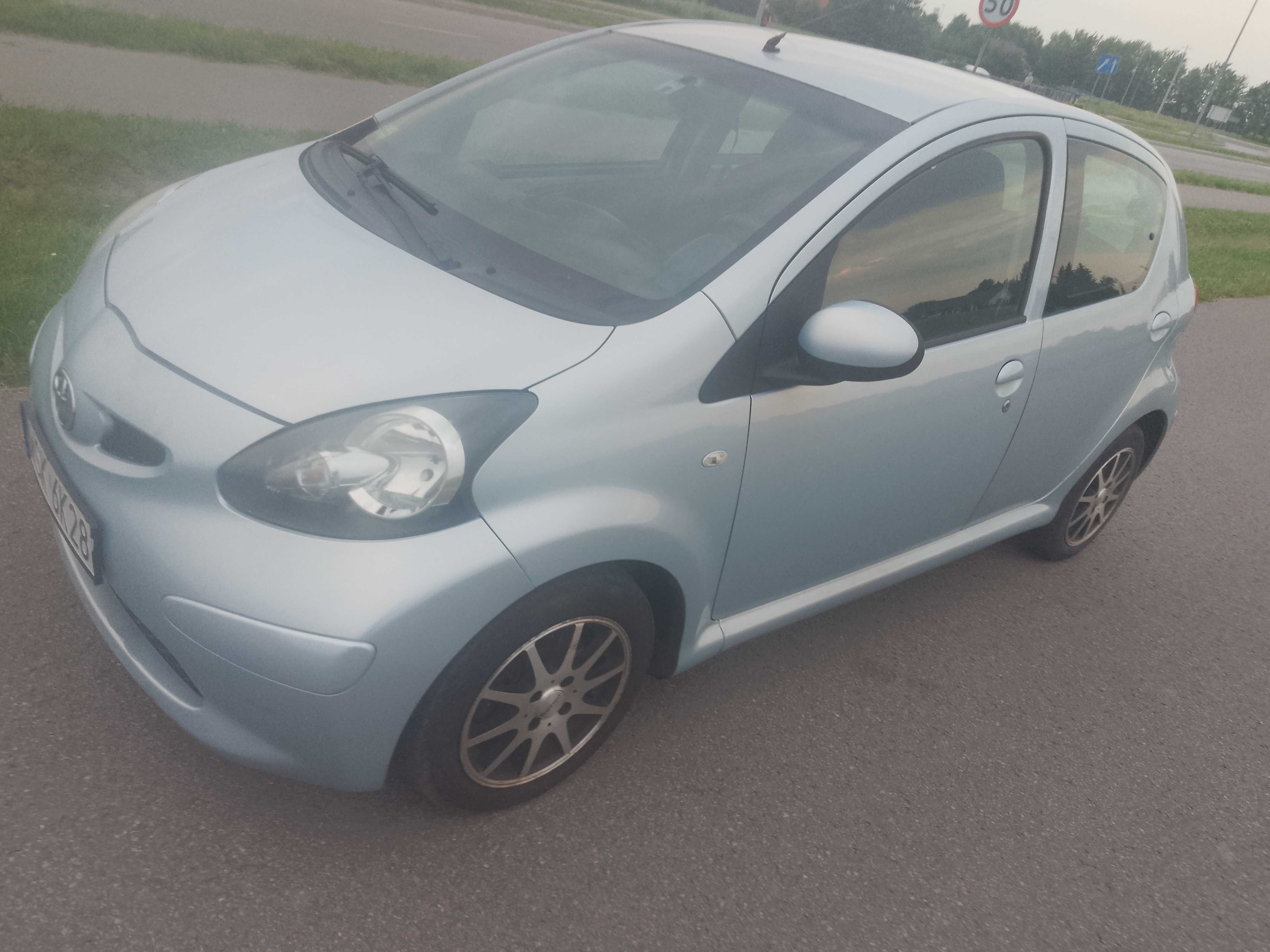 TOYOTA AYGO 5D  1.0 B 2006 r.  SUPER  STAN