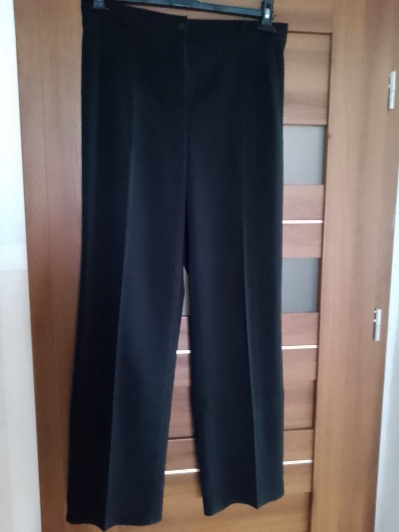 Czarne ,szerokie i super zgrabne spodenki -r ,42