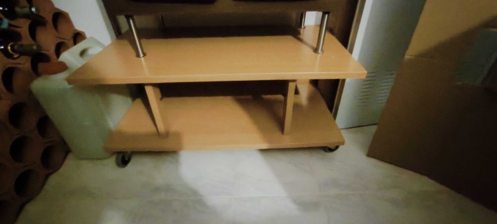 Móvel de chão com rodas