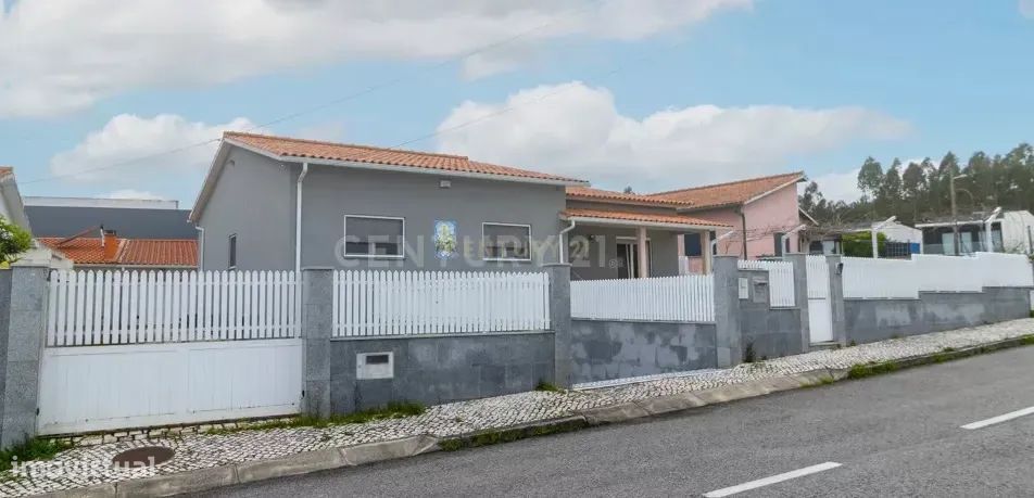 Moradia T3 Térrea Individual em Marinha Grande