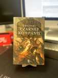 „Kroniki Czarnej Kompanii” – Glen Cook, klasyka fantasy, stan BDB
