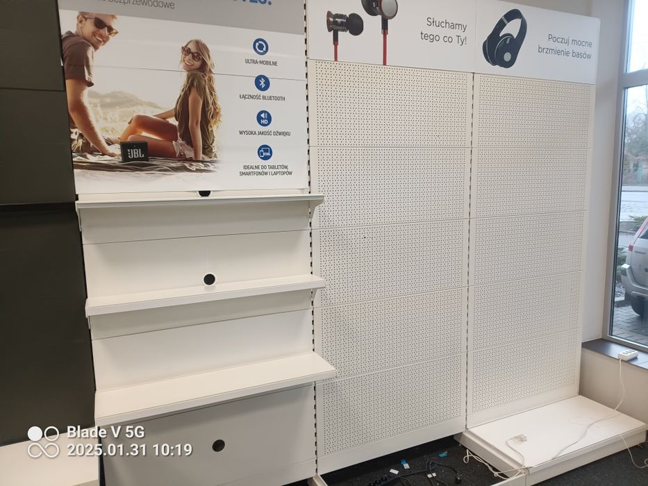 regały przyścienne metalowe modułowe sklepowe czarne