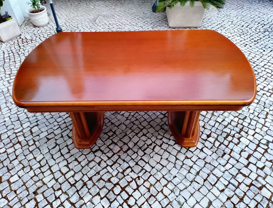 Mesa de jantar em cerejeira