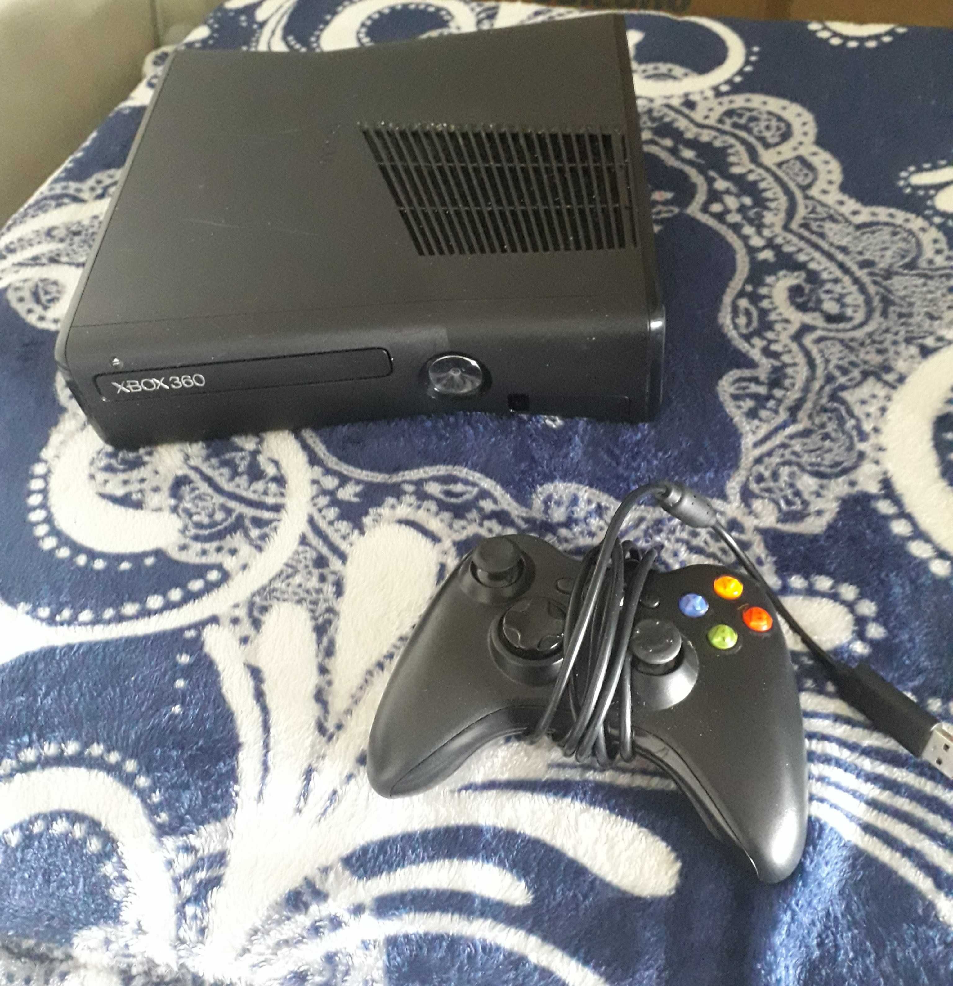 Xbox 360 com 4 jogos