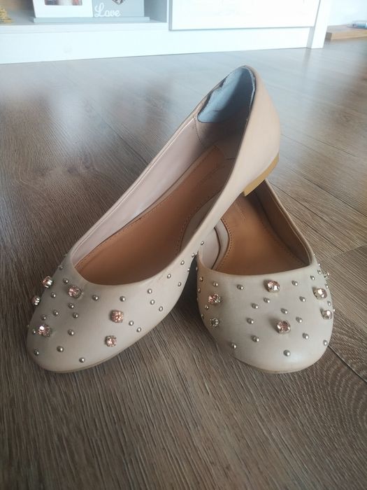 Beżowe balerinki Stradivarius