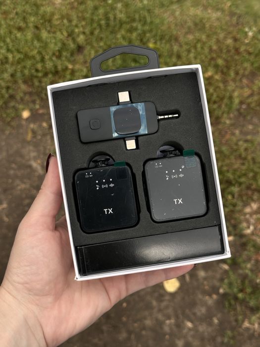 Беспроводной микрофон петличка F11-2 (2 передатчика + приёмник)