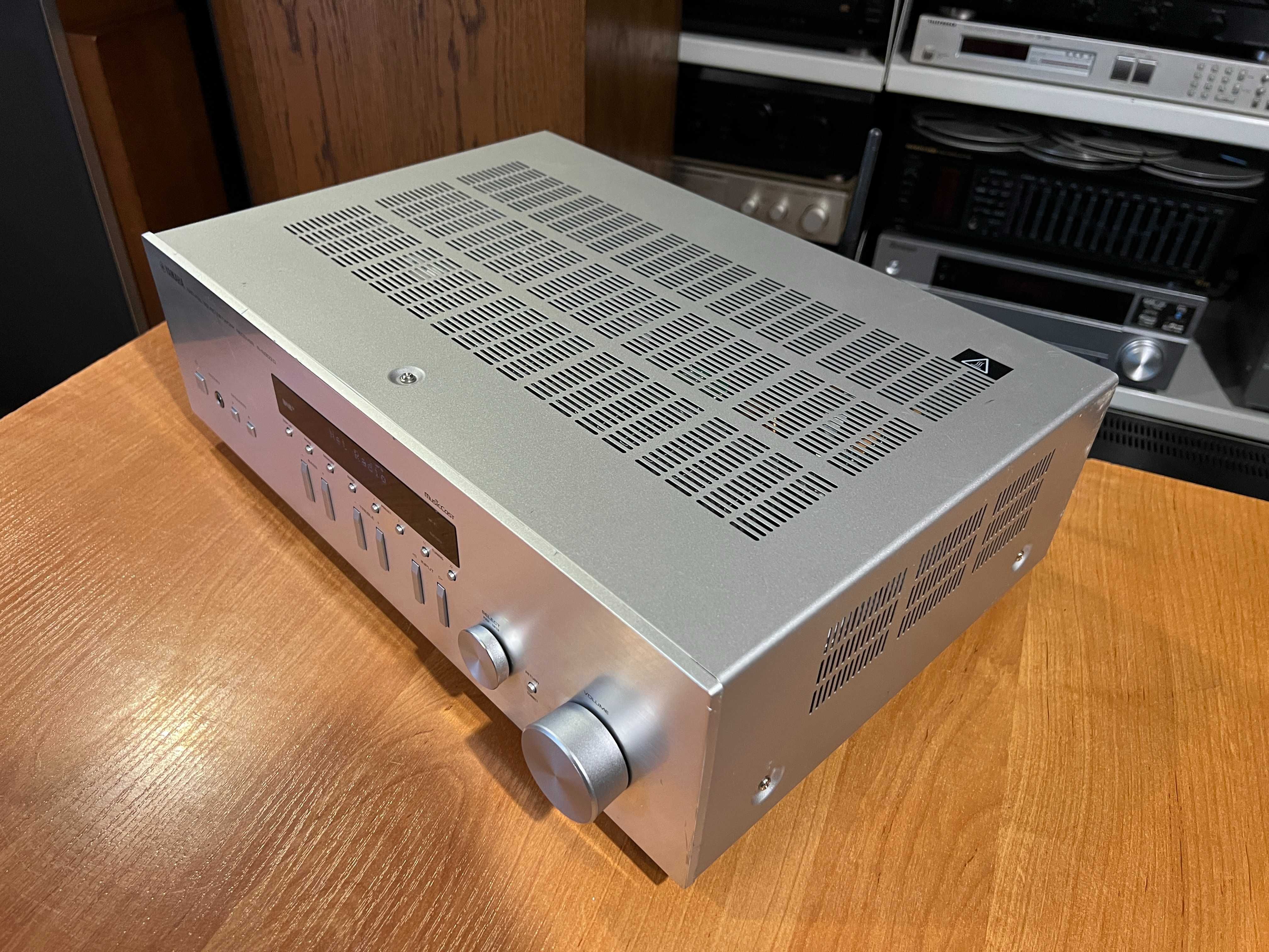 Amplituner stereo Yamaha R-N303D Audio Room