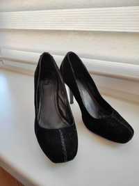 Чорні туфлі на каблуку, розмір 38