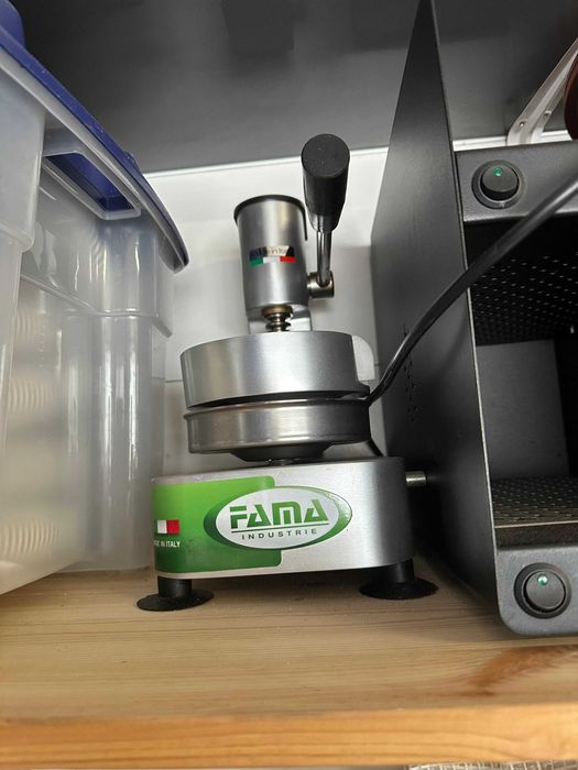 Modeladora de Hamburguers Fama