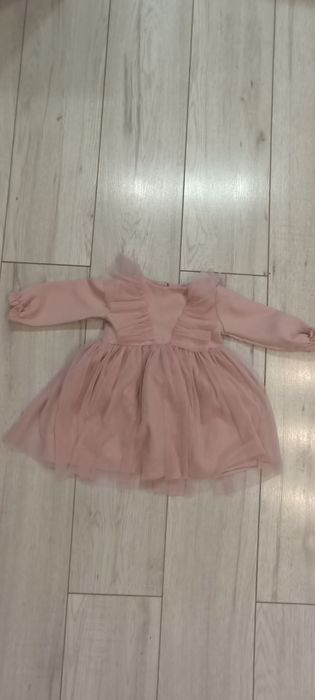 Sukienki dla sióstr rozmiar 86 i 110.