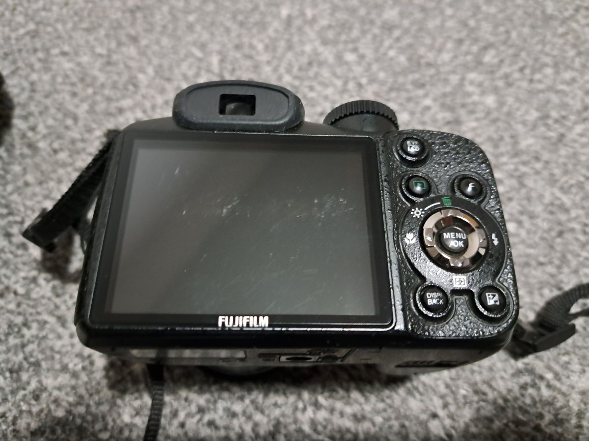 Aparat FujiFilm FinePix S2500HD + torba