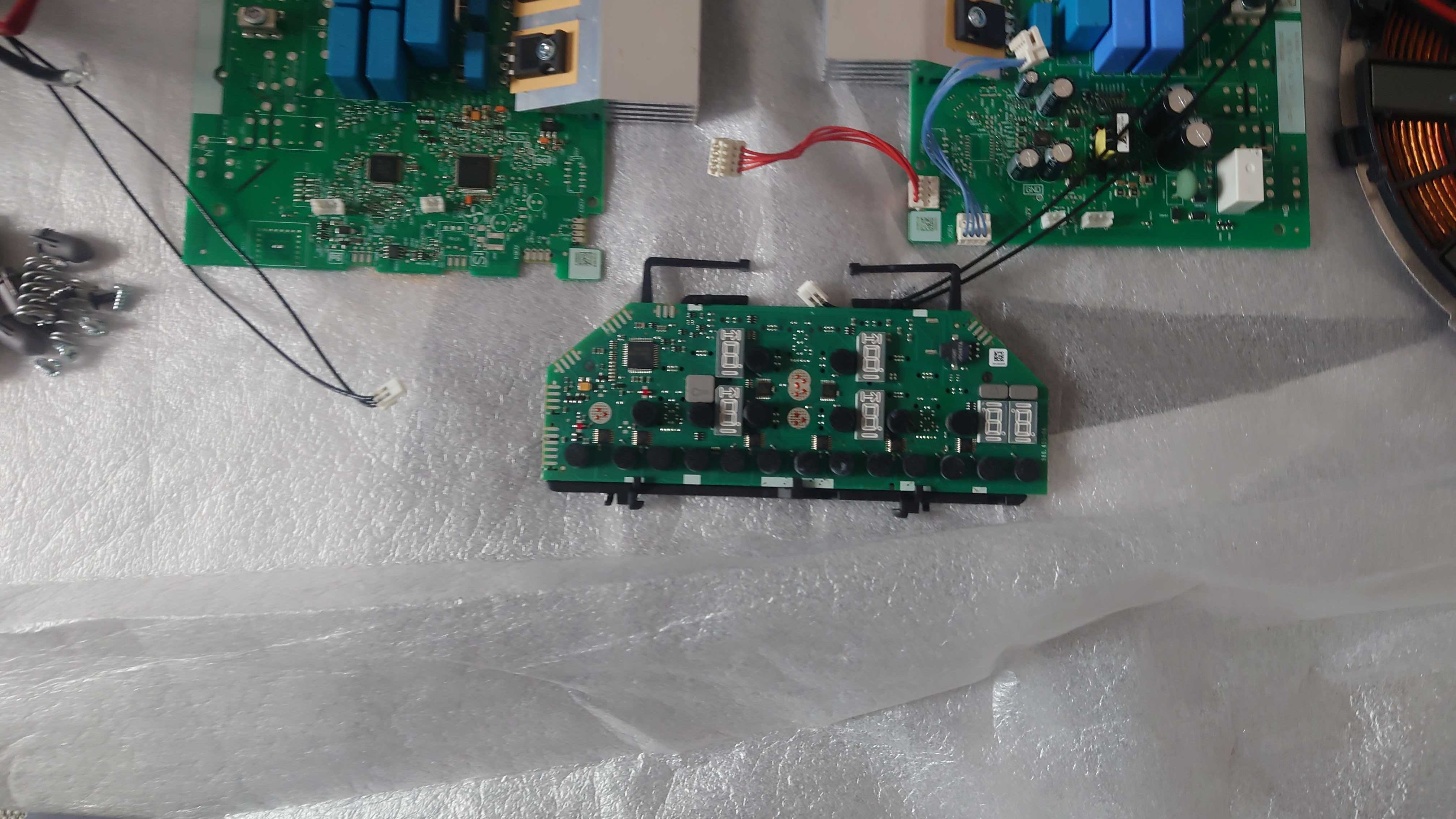 Bosch pie631FB1E elektronika - całe wnętrze