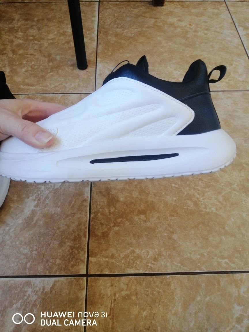 Нові кросівки, білі, розмір 37, 23см