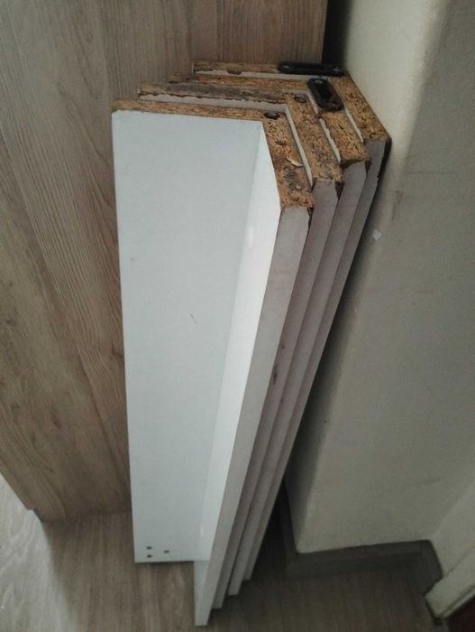 Mesa de jantar branca quadrada