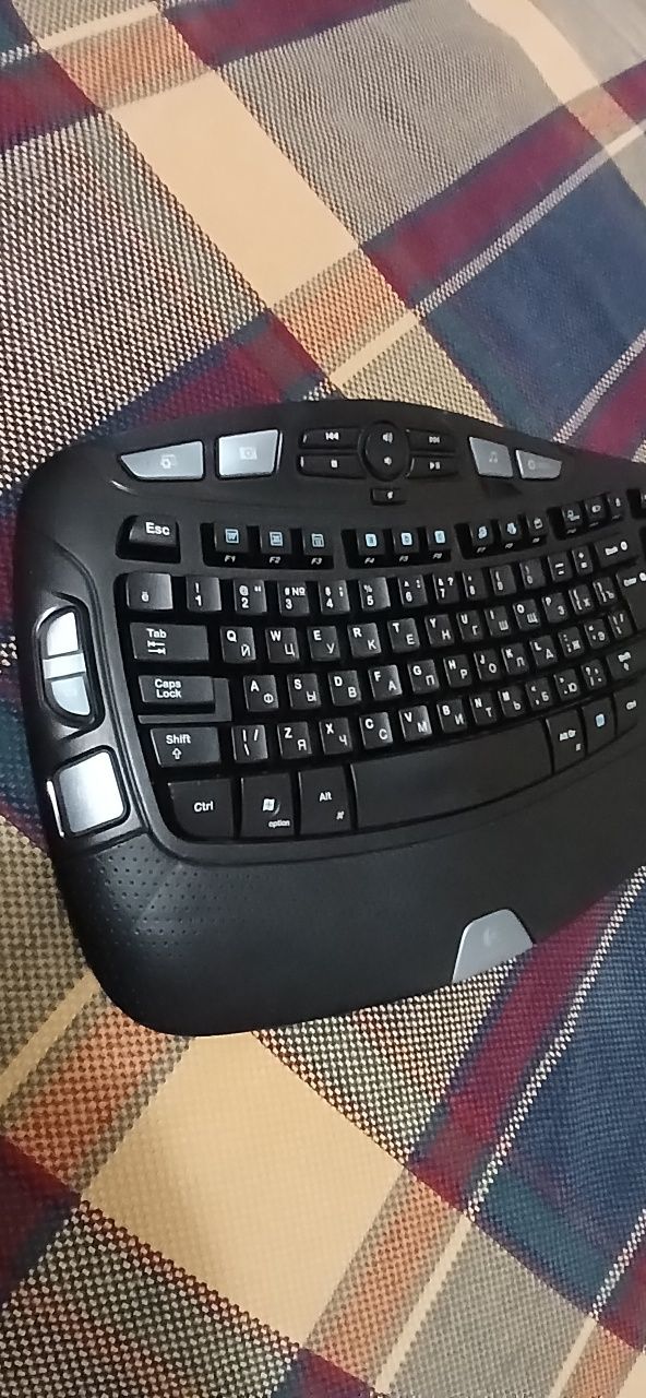 Клавиатура Logitech Wireless Canada 310 +беспроводная мышка в подарок!
