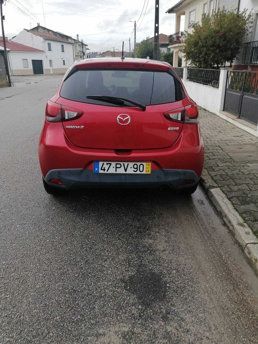 Vendo Mazda 2 ,com 27 720klms , gasolina, 2015