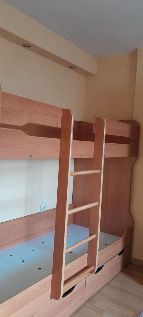 Łóżko piętrowe z szufladami