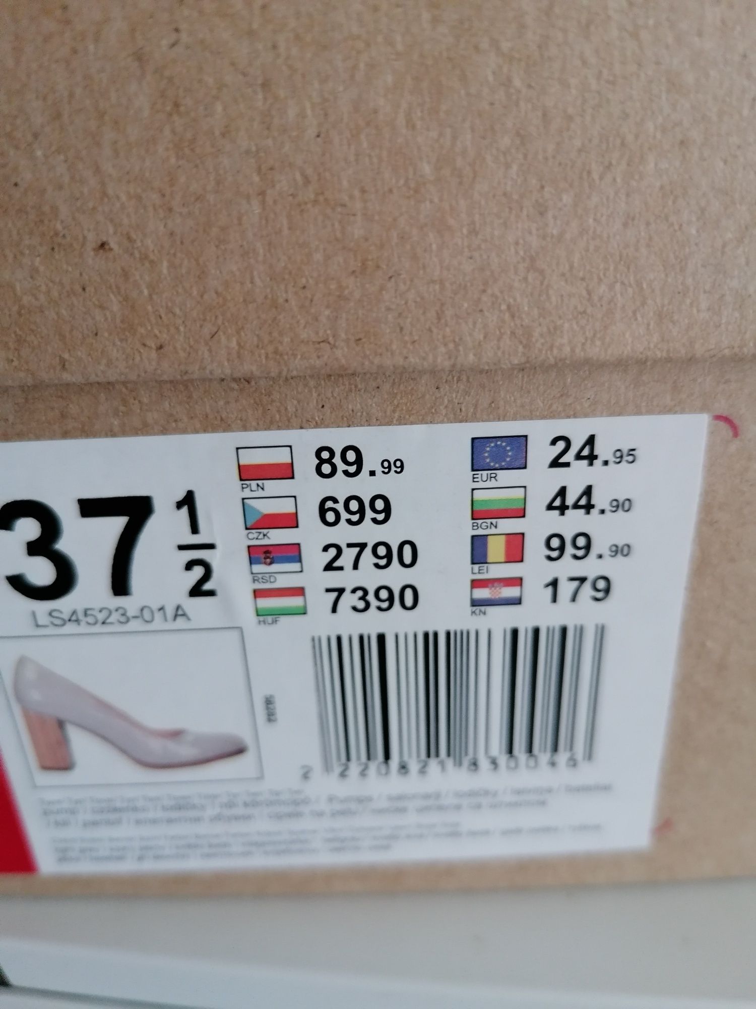 Buty na obcasie imitującym drewno 37,5 CCC