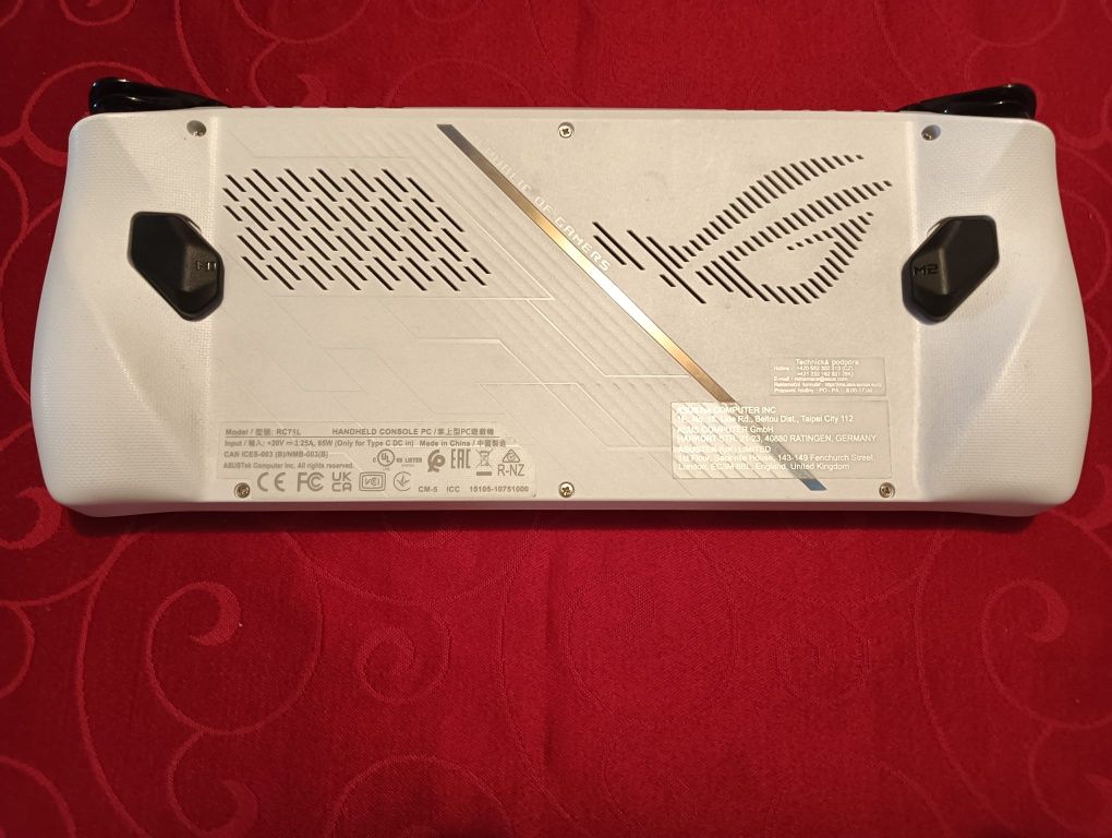 Consola ROG Z1 écran 7 full HD