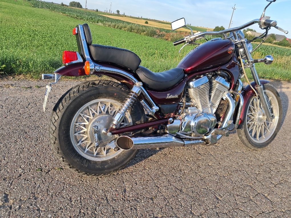 Suzuki Intruder vs700