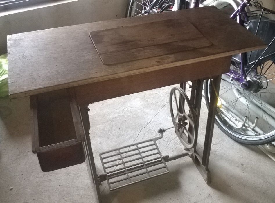 Maszyna do szycia Singer + stolik