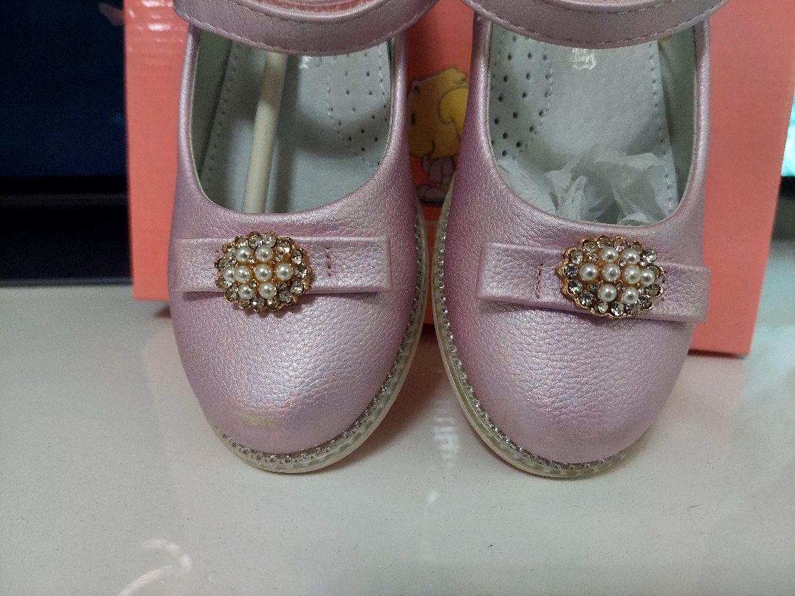 Красивейшие туфельки розовые с жемчужиным отливом