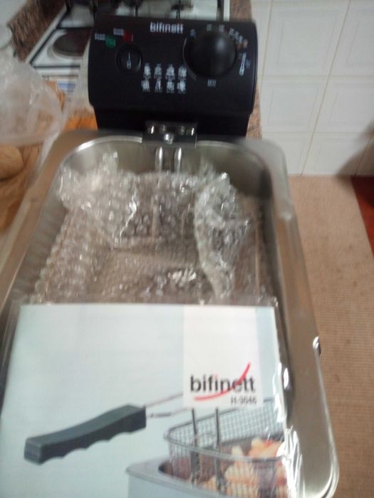 Fritadeira elétrica Bifinett nova ainda embalada na caixa