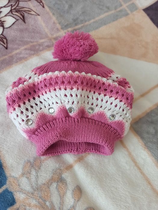 Берет дитячий в'язаний.