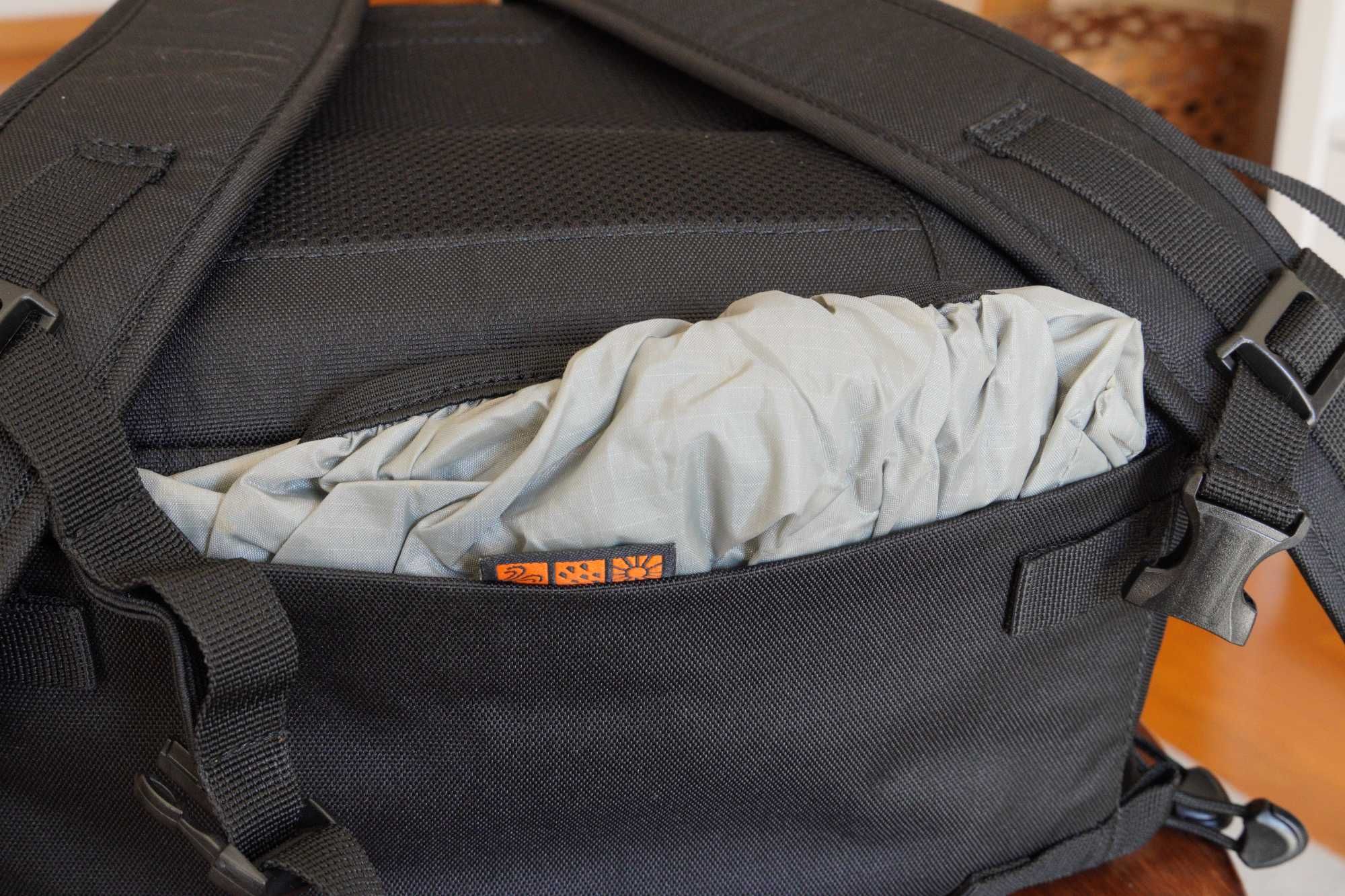 Mochila de fotografia Lowepro Runner 200 AW