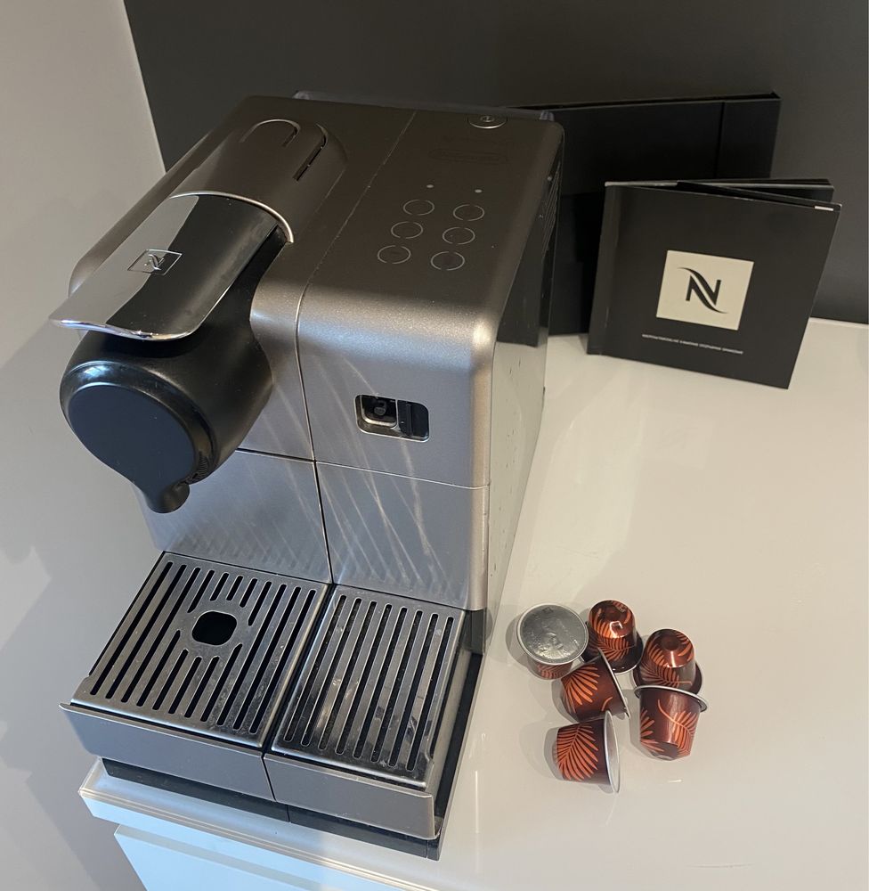 Ekspres do kawy Nespresso Lattissima Touch De’Longhi