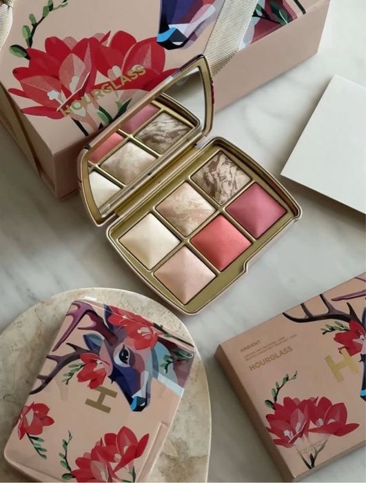 Hourglass Deer Олень