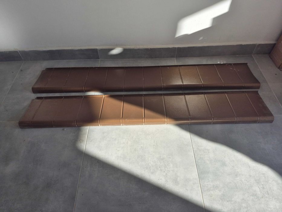 Parapety zewnętrzne wykonane z blachy aluminiowej