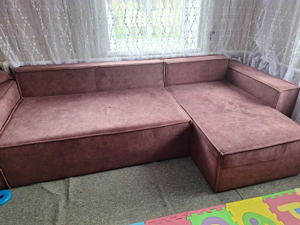 Продаю  Срочно угловий диван в гарному стані