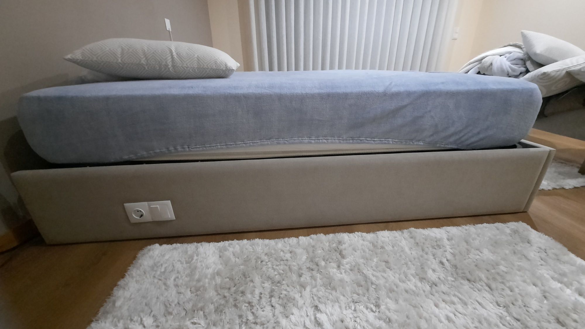 Cama de casal king moderna