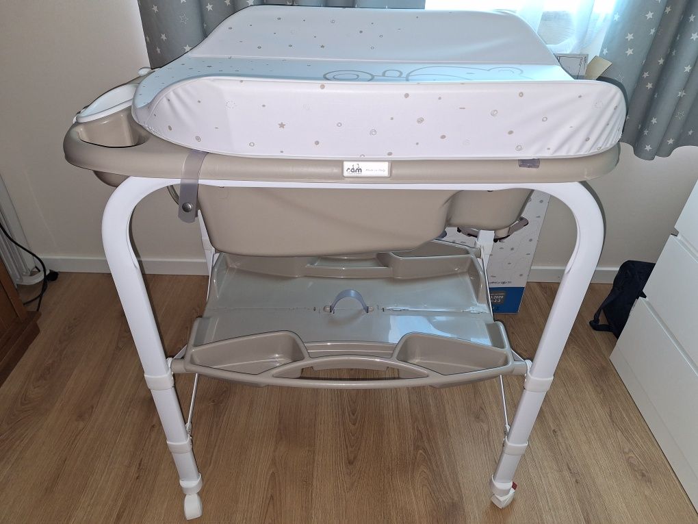 Banheira de bebe com muda fraudas