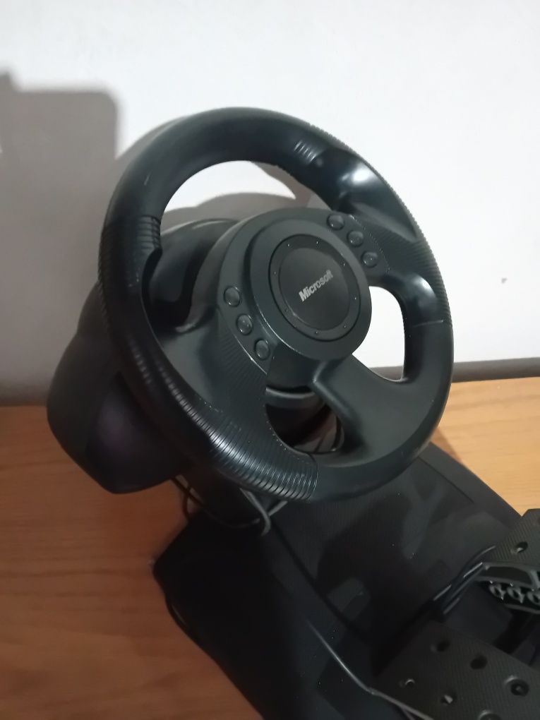 Volante com pedais